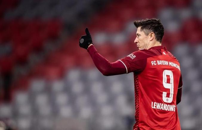  那不勒斯锋霸戴帽创纪录  